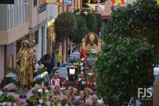 Procesión religiosa por las calles de El Ejido (Foto Francisco Javier Santana)
